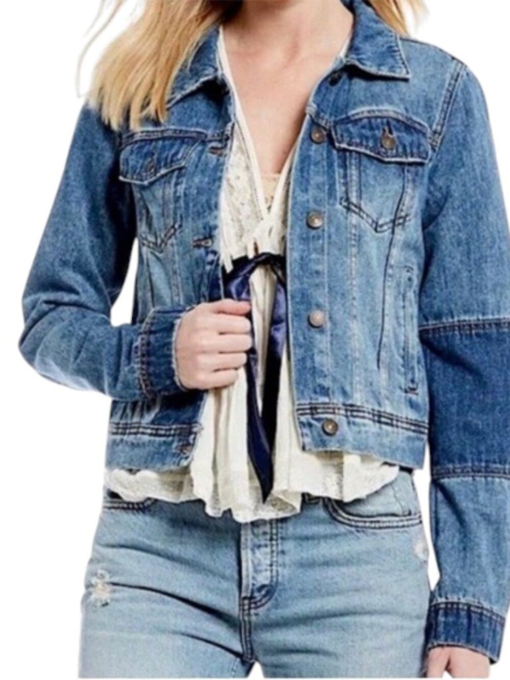 Free People Denim Trucker Jacket Women’s Blue Button Front‎ Distressed Size XS
